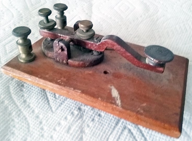 Valdamar Poulsen morse code key photo donated by Paul Rich