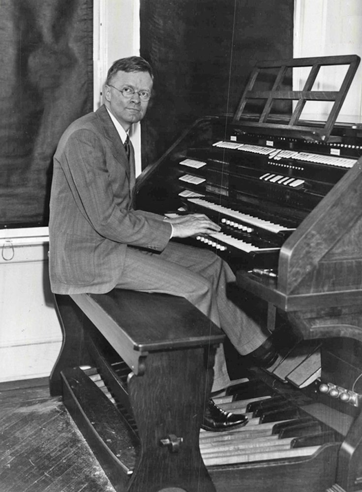 Richard Ranger at the electric organ